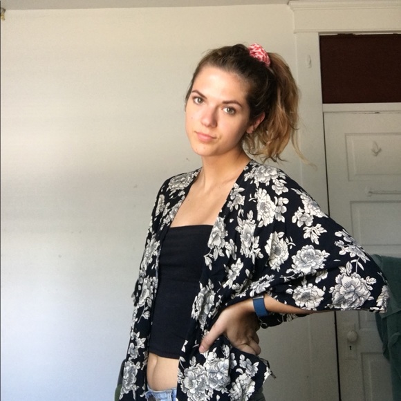 Brandy Melville Kimono - Picture 1 of 6